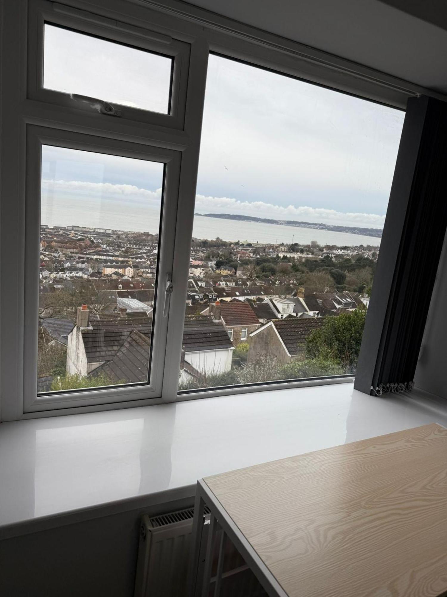 Luxury With Sea Views And Modern Conveniences *